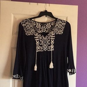 Beautiful XL Lucky brand shirt with embroidery.